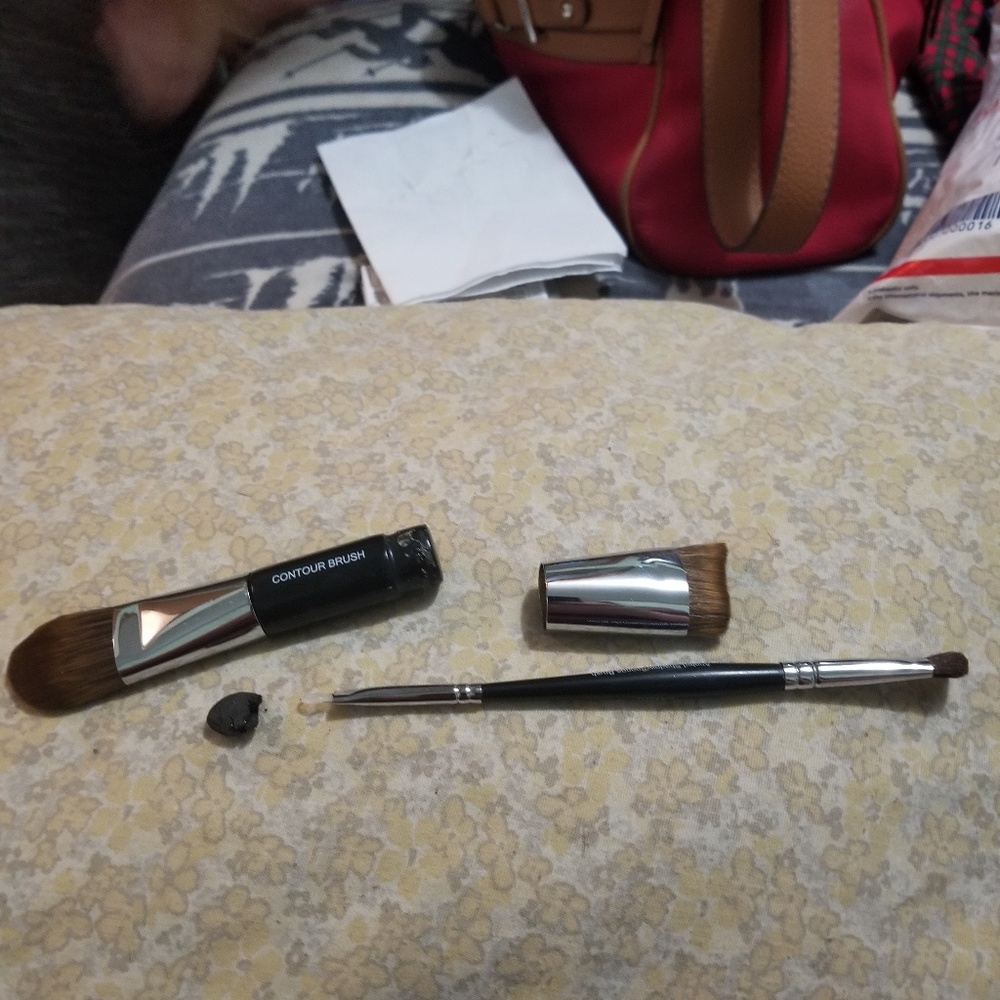 Younique - Picture 2 of 2